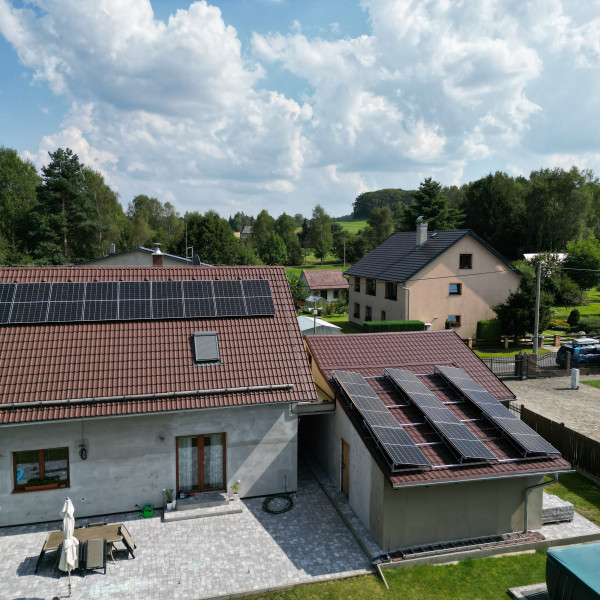 Instalace fotovoltaické elektrárny v Mikulášovicích